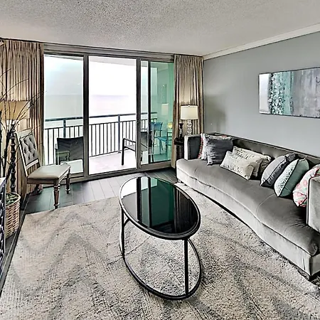 3Br Oceanfront Condo In The Heart Of Myrtle Beach!